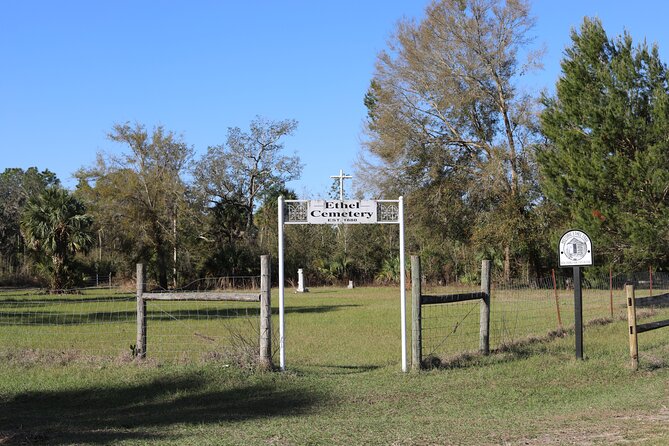 1 Hour Guided Horseback Trail Ride Rock Springs Run State Reserve - Meeting the horses and guides