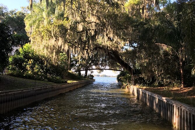 1 Hour Historical Wildlife Tour of The Famous Chain of Lakes - Starting at Harborside on 7th Street