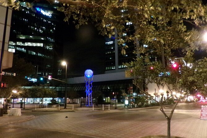 Awesome Scavenger Hunt: Lake Eola's Art Scene & Scenery - City Hall: the first clue in the city center