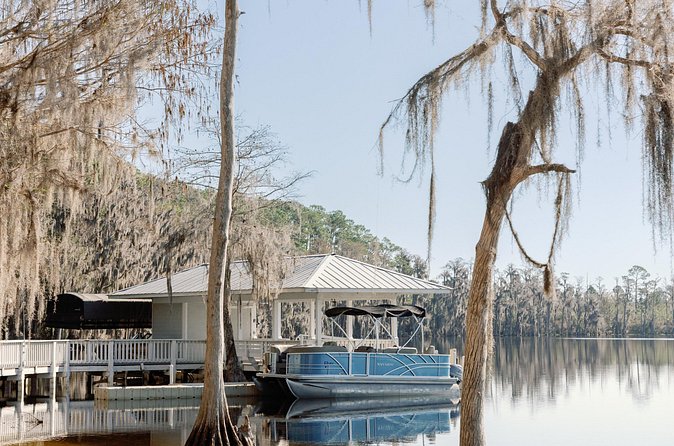 Enjoy a Pontoon on our beautiful Lake Bryan. - Why Lake Bryan makes a good Orlando break