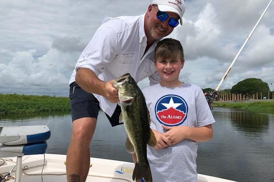 Kissimmee: Private Lake Tohopekaliga Fishing Charter - Bald eagles and alligators between casts