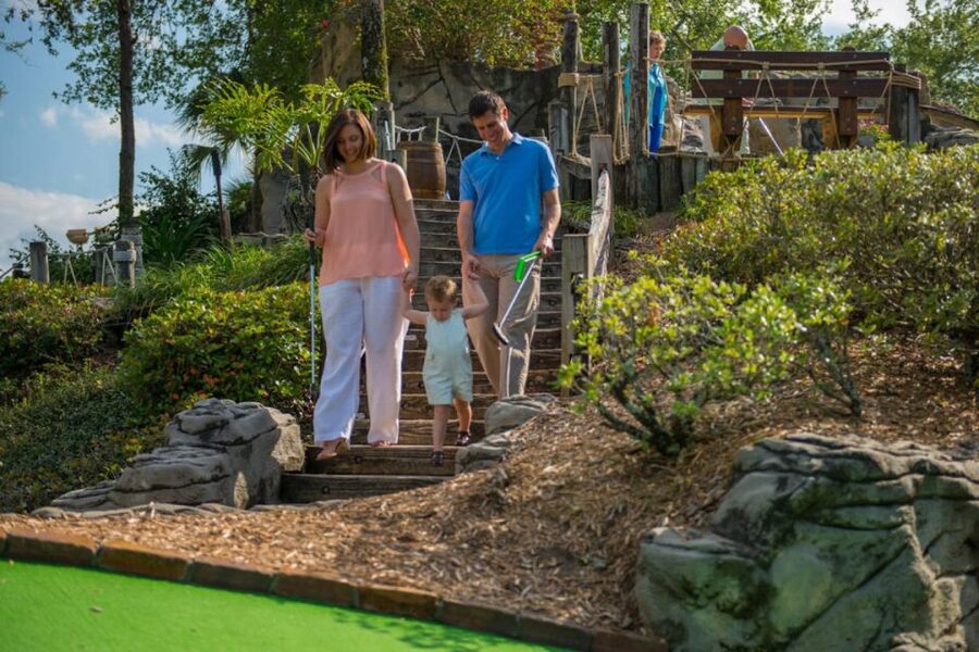 Orlando: Pirate's Cove Adventure Golf Entry Ticket - A pirate course with more atmosphere than a plain putting green