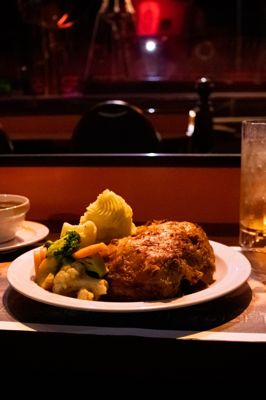 Orlando: Pirates Adventure Dinner Show with Drinks - What dinner is really like inside the ship