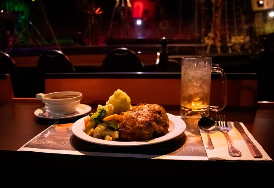 Orlando: Pirates Adventure Dinner Show with Drinks - How it compares with a normal Orlando attraction