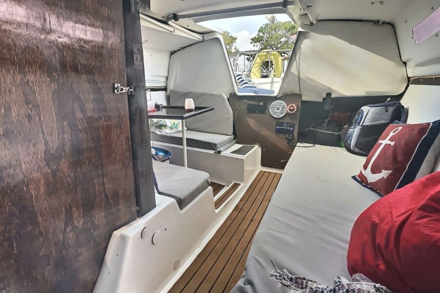 Orlando: Private Sunset Sailing Trip on Lake Fairview - What the 25-Foot Boat Feels Like
