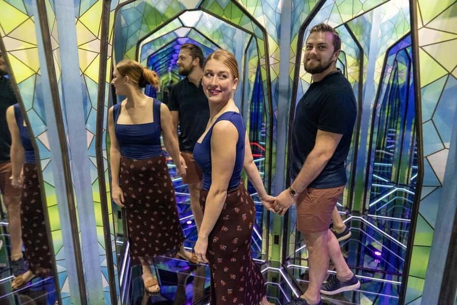 Orlando: Ripley's Mirror Maze Experience - The route through LED halls and mirrored rooms