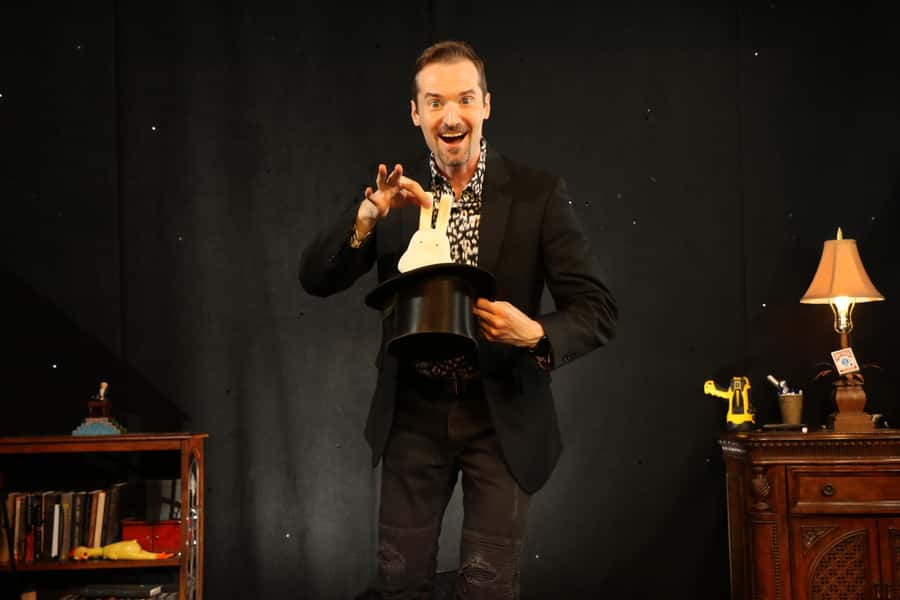 Orlando: The Outta Control Magic Comedy Dinner Show - A dinner show that puts you in the spotlight